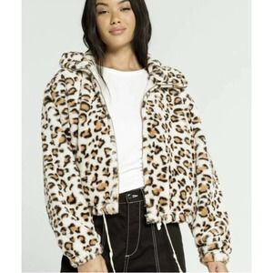 VS PINK Know One Cares Semi Cropped Faux Fur Cozy Jacket Leopard XS